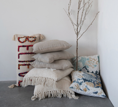 20" Blend Punch Hook Pillow with Tassels